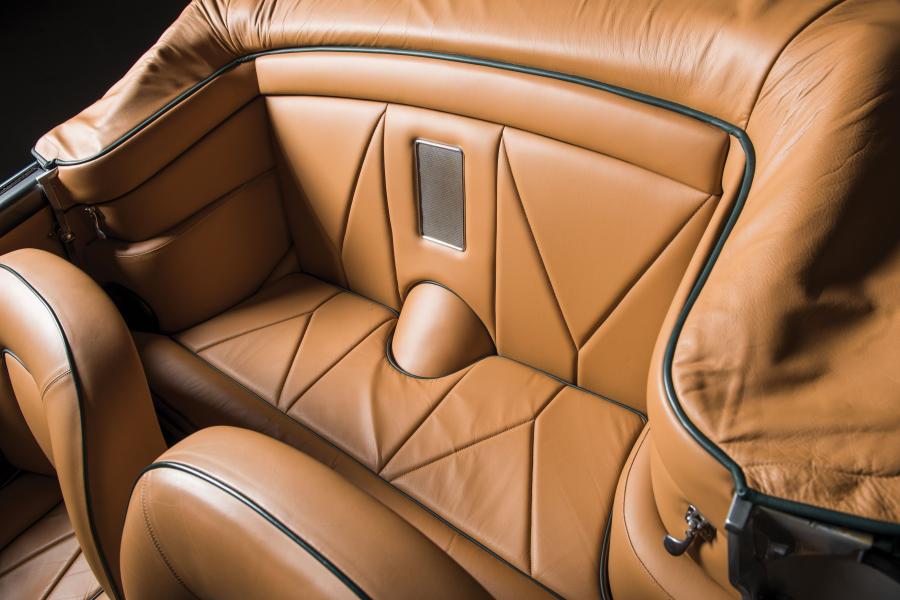  Aston Martin Volante 1965 года  (фото 10 из 35)